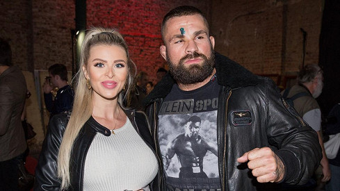 Karlos Vémola se bude ženit! Známe detaily svatby roku s jeho láskou Lelou Ceterovou